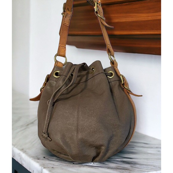 FOSSIL VTG Reissue Maddox Gray Leather Shoulder Drawstring Bucket Bag - Picture 1 of 16